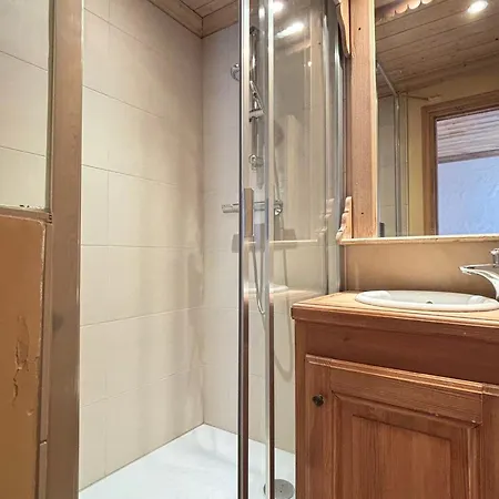 3 Pieces Jusqu'a 6 Pers, Meribel Centre, Proche Pistes Et Commerces - Fr-1-411-68 Apartment Les Allues